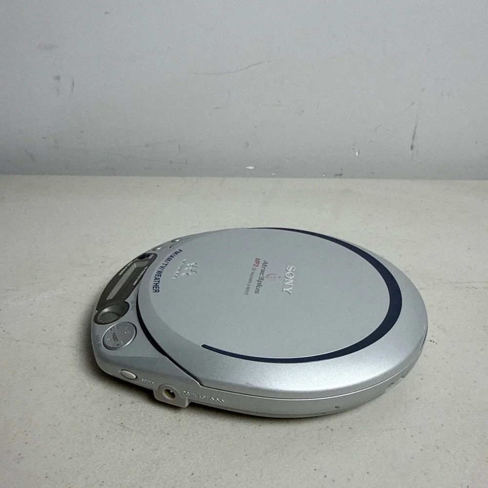Sony Walkman D-NF610 ATRAC3/MP3 G-Protection FM/AM/TV/Weather Bands CD Player